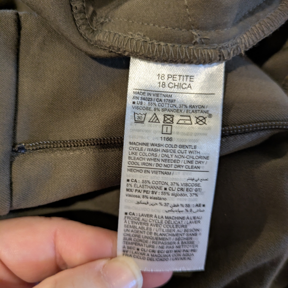 New with tags! Old Navy High Waisted Pixie Pants, size 18P - Picture 7 of 10